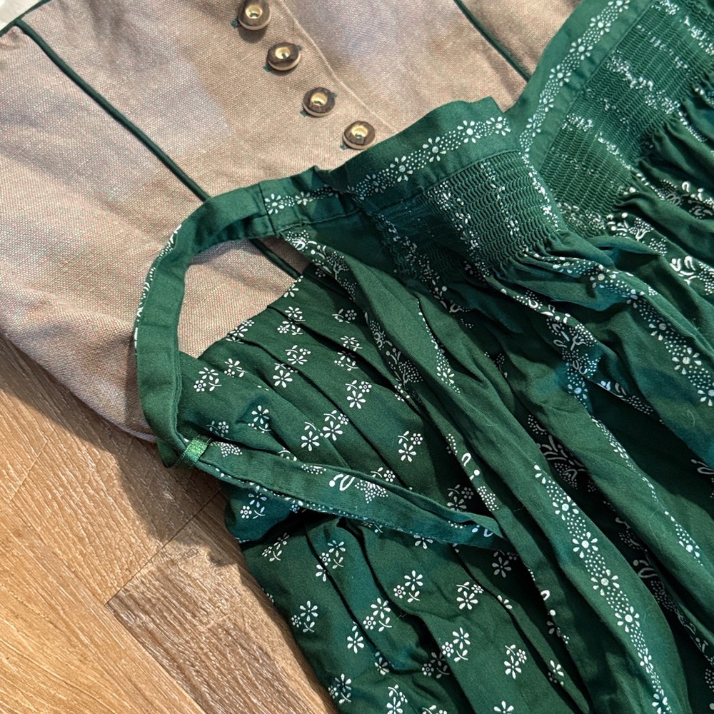 Traditional Green and Brown Dirndl Dress - Picture 4 of 10